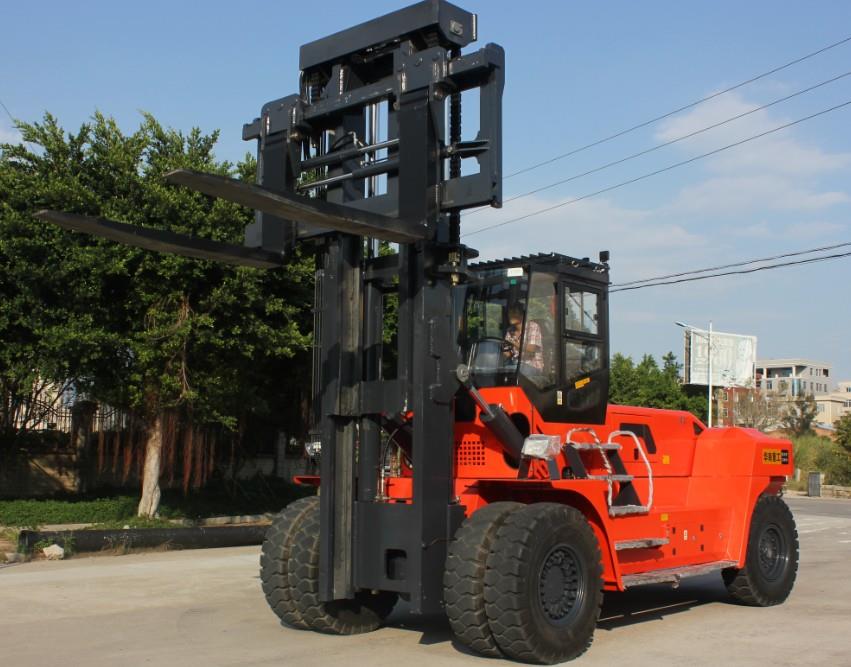 30t forklift for container transport2.JPG